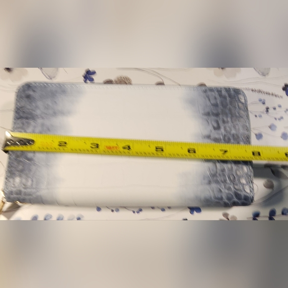 Elegant Blue and White Crocodile Pattern Handbag & Wallet Set Shoulder Strap EUC - Picture 9 of 10